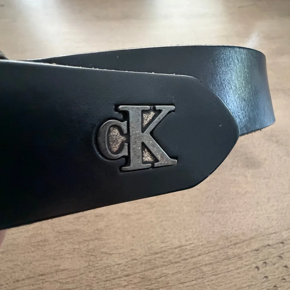 Calvin Klein Black Italian Latigo Leather Belt Womens M Made in Italy Minimalist